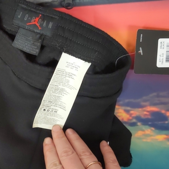 Jordan zipped track jacket and shorts size 2t - Picture 4 of 6